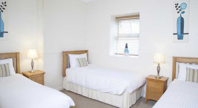 The Grosvenor Plymouth Quarto foto